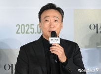 이성민 어쩔수가없다로 인사드려요[엑s HD포토] 이성민 &#039;어쩔수가없다로 인사드려요&#039;[엑&#039;s HD포토]