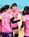28득점 레베카, 실바와 맞대결서 웃었다…흥국생명, GS칼텍스 3-1 격파→안방서 연승 성공 [삼산:스코어]