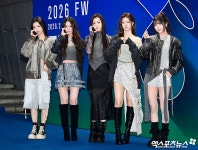 이프아이 다같이 하트[엑s HD포토] 이프아이 '다같이 하트'[엑's HD포토]