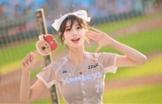 우수한, AI급 무결점 비주얼…사진 대방출에 팬들 난리 우수한, AI급 무결점 비주얼…사진 대방출에 팬들 '난리'