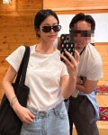 '새출발' 송혜교, 커플룩한 남성과 다정한 투샷…알고 보니 오랜 남사친