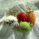 [캐릭터키링]손뜨게 쁘띠 (개구리/양/당근/딸기) 캐릭터 키링 | (주)골드디자인 - 예스24