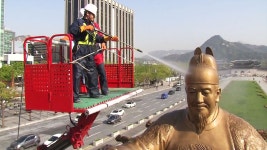 [전국][영상] 용안이 깨끗해졌노라...세종대왕 동상 물청소 | YTN [영상] 용안이 깨끗해졌노라...세종대왕 동상 물청소