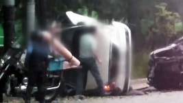 [사회]호텔 대리주차 차량, 내리막길에서 스르르 | YTN 호텔 대리주차 차량, 내리막길에서 스르르