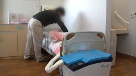 [경제]맞춤형 노인 요양서비스, 실버홈케어 산업 뜬다! | YTN 맞춤형 노인 요양서비스, 실버홈케어 산업 뜬다!