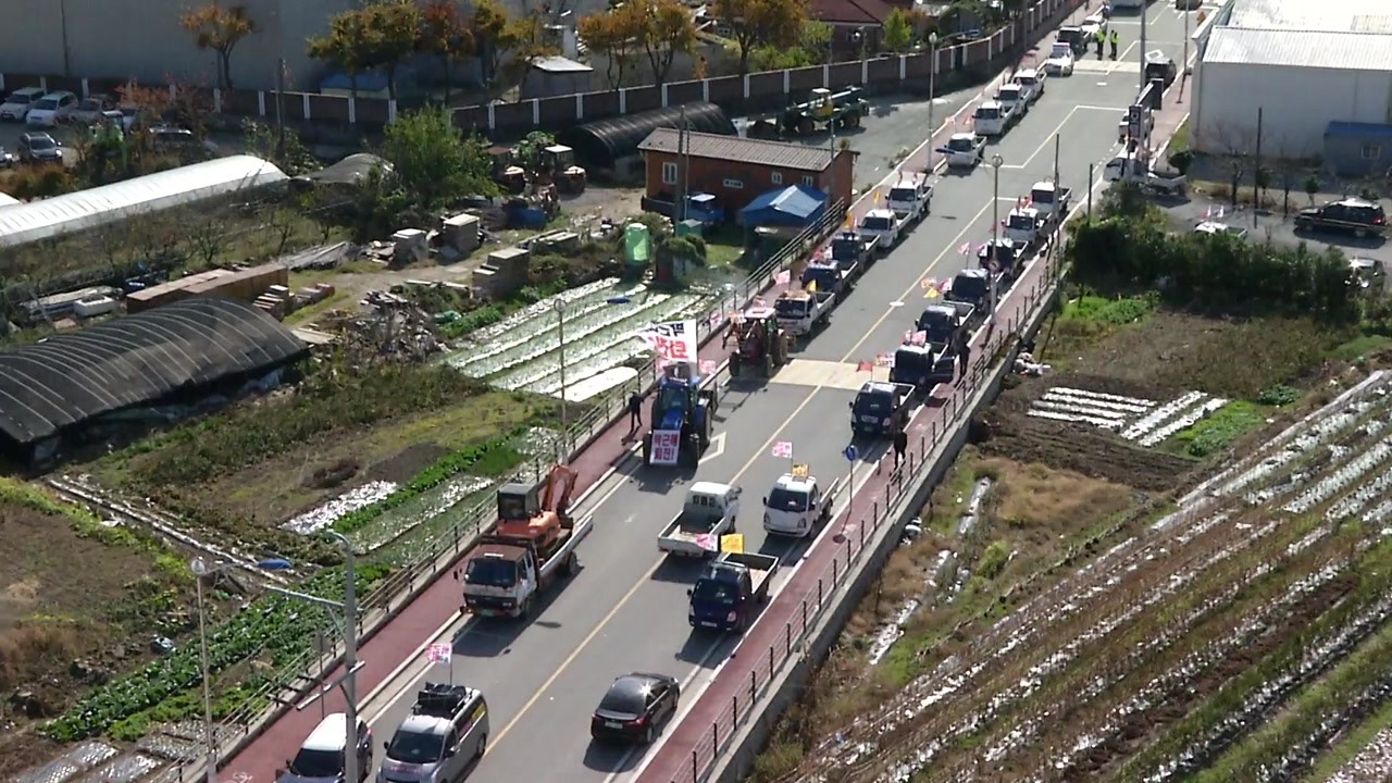 전농, 윤석열 대통령 구속 요구로 대치 상황 발생