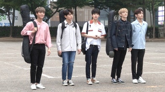 [가요][영상] 데이식스, 이른 아침 출근길에도 '반드시 웃는다' (뮤직뱅크 출근길) | YTN [영상] 데이식스, 이른 아침 출근길에도 '반드시...