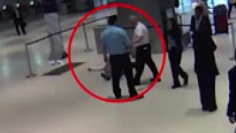 [국제]美 유나이티드항공, 이번엔 노인 내동댕이 사과 | YTN 美 유나이티드항공,  이번엔 노인 내동댕이 사과