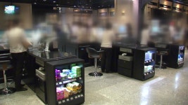 [사회]신세계 백화점 매장 동전으로 월급 논란 | YTN 신세계 백화점 매장 동전으로 월급 논란