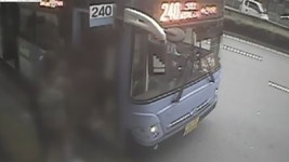 [사회]다시 운전하는 240번 버스 기사 그날 이후 아이들이 타면... | YTN 다시 운전하는 240번 버스 기사 그날 이후 아이들이 타면...