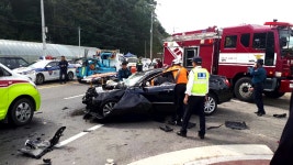 [전국]충북 보은서 승용차끼리 쾅...6명 사상 | YTN 충북 보은서 승용차끼리 쾅...6명 사상