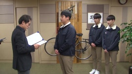 [사회]한파 속 노인 구한 전농중 학생 3명 교육감 표창 | YTN 한파 속 노인 구한 전농중 학생 3명 교육감 표창