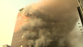 [전국]2층 유리 안 깼나? 못 깼나?...골든타임 논란 계속 | YTN 2층 유리 안 깼나? 못 깼나?...골든타임 논란 계속