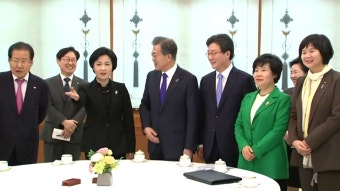 [정치]첫 '완전체' 영수회담...방북 결과 브리핑 | YTN 첫 '완전체' 영수회담...방북 결과 브리핑