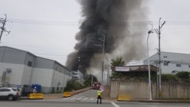 [전국]구미 4공단 한 공장서 불...3명 부상 | YTN 구미 4공단 한 공장서 불...3명 부상