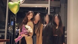[방송]성매매 파문 지나, 1년만에 근황 공개...싸늘한 반응 | YTN 성매매 파문 지나, 1년만에 근황 공개...싸늘한 반응   