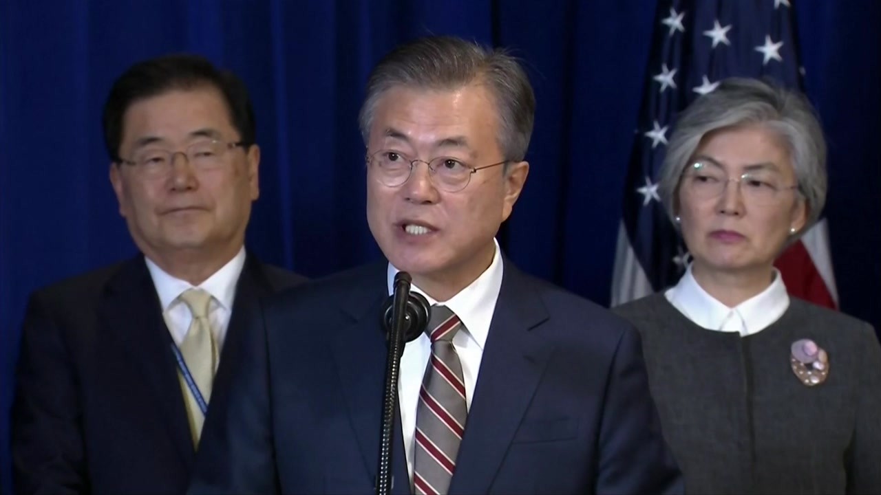 문재인 전 대통령, 광주에서 광주비엔날레 방문하며 홍준표 대구시장의 발언에 대한 논란 확산