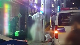 [사회]주점에서 여성 살해...경찰 60대 남성 추적 중 | YTN 주점에서 여성 살해...경찰 60대 남성 추적 중