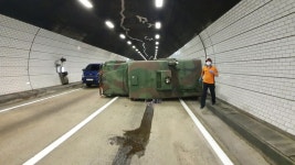 [전국]중부내륙고속도로 달성2터널에서 군용트럭 넘어져 | YTN 중부내륙고속도로 달성2터널에서 군용트럭 넘어져