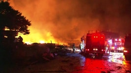 [전국]충주 화학 공장 불 12시간 만에 진화...1명 실종·8명 부상 | YTN 충주 화학 공장 불 12시간 만에 진화...1명 실종·8명 부상