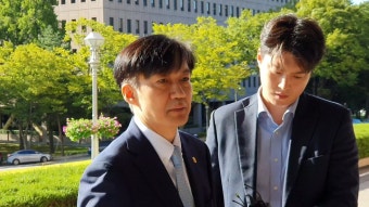 [사회]검찰 조국도 겨냥...초유의 현직 법무장관 소환? | YTN 검찰 조국도 겨냥...초유의 현직 법무장관 소환?