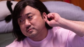 [영화]시동 마동석, 정체불명 단발머리로 변신...상큼하게 터진다 | YTN 시동 마동석, 정체불명 단발머리로 변신...상큼하게 터진다
