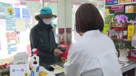 [사회]마스크 5부제 시행 첫날...약국마다 판매 시간 제각각 | YTN 마스크 5부제 시행 첫날...약국마다 판매 시간 제각각