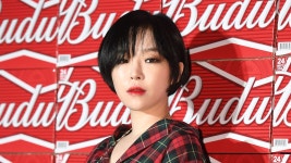 [가요]가인, n번방 조주빈 SNS 팔로잉 차단 인증 이런...! | YTN 가인, n번방 조주빈 SNS 팔로잉 차단 인증 이런...!   