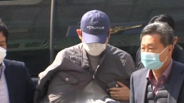 [사회]경찰, 라임 사태 핵심 김봉현 체포 뒤 첫 조사 | YTN 경찰, 라임 사태 핵심 김봉현 체포 뒤 첫 조사