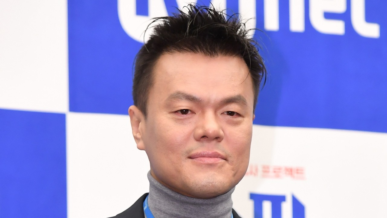 가수 최예나, 8개월 만에 컴백! 새 앨범 네모네모로 활기 넘치는 음악 선사