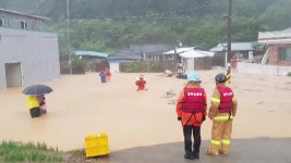 [전국]경북 동해안에 거센 비바람...침수·정전 피해 속출 | YTN 경북 동해안에 거센 비바람...침수·정전 피해 속출