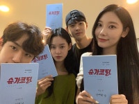 [패션&뷰티]‘슈가코팅’ 김지훈-조은서-김현진-안예원 본방사수 독려 인증샷 공개 | YTN ‘슈가코팅’ 김지훈-조은서-김현진-안예원 본방사수... 