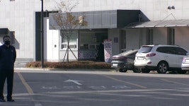 [사회]MB, 잠시 뒤 서울 동부구치소 곧 도착...13㎡ 독거실 생활할 듯 | YTN MB, 잠시 뒤 서울 동부구치소 곧 도착...13㎡ 독거실 생활할 듯