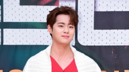 [방송]조병규, SNS 해킹 당했다 본사에 복구 요청...팬들 피해 없길(공식) | YTN 조병규, SNS 해킹 당했다 본사에 복구 요청...팬들 피해 없길... 