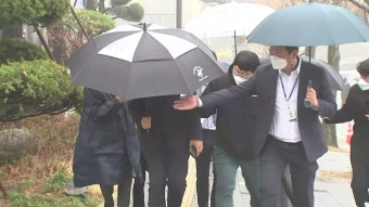 [사회]'투기 의혹' 前 경기도 공무원 구속영장 신청...하남시청 압수수색 | YTN '투기 의혹' 前 경기도 공무원 구속영장 신청...하남시청 압수수색