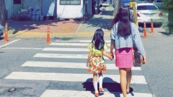 [방송]장동건고소영 딸, 엄마와 데이트하는 일상...뒷모습만 봐도 '세젤귀' | YTN 장동건고소영 딸, 엄마와 데이트하는 일상...뒷모습만 봐도...