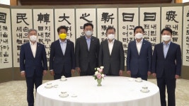 [정치][뉴스큐] 文, 5당 대표 간담회...여야, 김오수 인사청문회 공방 | YTN [뉴스큐] 文, 5당 대표 간담회...여야, 김오수 인사청문회 공방