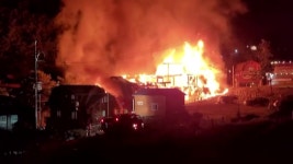 [전국]충남 보령 신흑동 펜션 큰불...투숙객 71명 대피 | YTN 충남 보령 신흑동 펜션 큰불...투숙객 71명 대피
