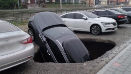 [전국]충남 당진 시곡동에 땅꺼짐...SUV 차량 빠져 | YTN 충남 당진 시곡동에 땅꺼짐...SUV 차량 빠져