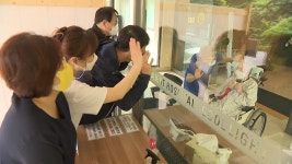 [사회]엄마 사랑해...요양병원, 방역 속 면회 진행 | YTN 엄마 사랑해...요양병원, 방역 속 면회 진행