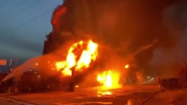 [사회]안산 자동차 정비소 화재...내부에서 불꽃 보여 | YTN 안산 자동차 정비소 화재...내부에서 불꽃 보여