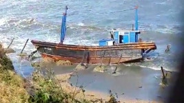 [사회]北 어선 추정 무인 선박 떠내려와 백령도에 좌초 | YTN 北 어선 추정 무인 선박 떠내려와 백령도에 좌초