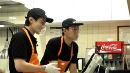 [방송]이동욱, ‘워크맨’ 일일 아르바이트 생 출연 | YTN 이동욱, ‘워크맨’ 일일 아르바이트 생 출연