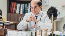 [방송]이서진 내과 박원장, B급 코미디 감성 있어 선택…분장·변장 힘든 일 아냐 | YTN 이서진 내과 박원장, B급 코미디 감성 있어 선택... 