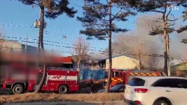 [전국]안동 정비공장 화재...헬기 동원 20분 만에 불길 잡아 | YTN 안동 정비공장 화재...헬기 동원 20분 만에 불길 잡아