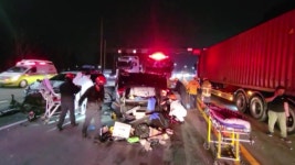 [전국]25톤 트레일러 등 3중 충돌...2명 다쳐 | YTN 25톤 트레일러 등 3중 충돌...2명 다쳐