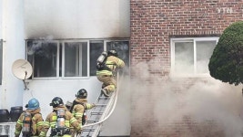 [전국]강원도 속초시 연립주택 불...75살 남성 숨져 | YTN 강원도 속초시 연립주택 불...75살 남성 숨져
