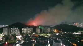 [사회]대구 월성동 학산 큰불 잡혀...주변 아파트 확산 저지 | YTN 대구 월성동 학산 큰불 잡혀...주변 아파트 확산 저지