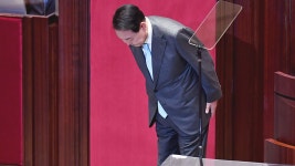 [정치]尹, 하늘색 넥타이 차림 등장...의회 존중하겠다 | YTN 尹, 하늘색 넥타이 차림 등장...의회 존중하겠다