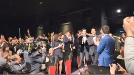 가다] 칸, 헌트 이정재·정우성 환대...입장과 함께 박수갈채 | YTN [75th 칸에 가다] 칸, 헌트 이정재·정우성 환대...입장과 함께 박수갈채
